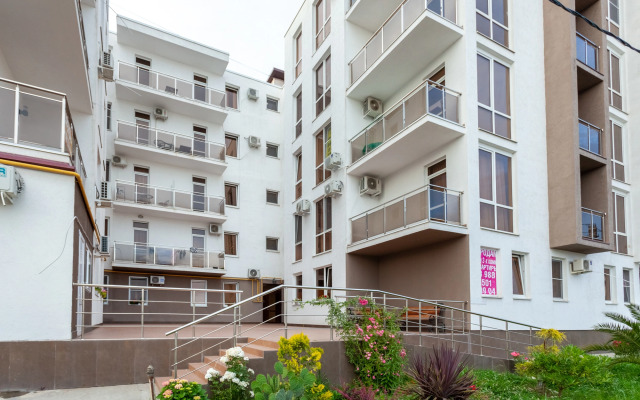 Studiya dlya 3kh chelovek s kukhonnoy zonoy ryadom s Olimpiyskim parkomFlat