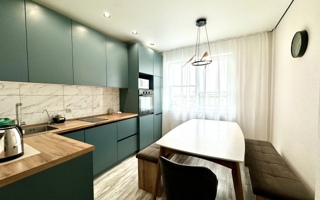 Flat Bolshaya 3-Kh Komnatnaya S Kachestvennym Remontom