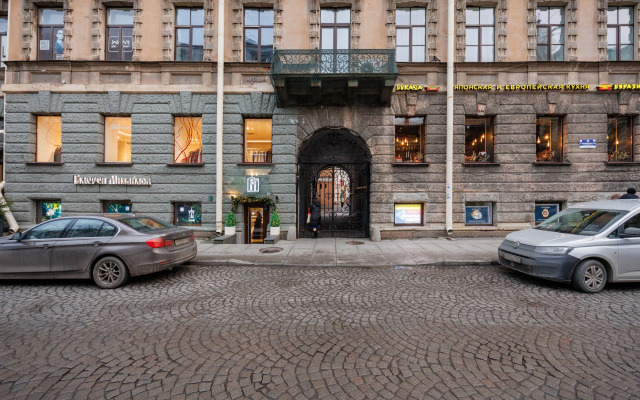 Апартаменты у Эрмитажа 12 гостей Б.Конюшенная 12