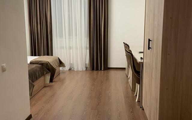 Car-Oil Hotel