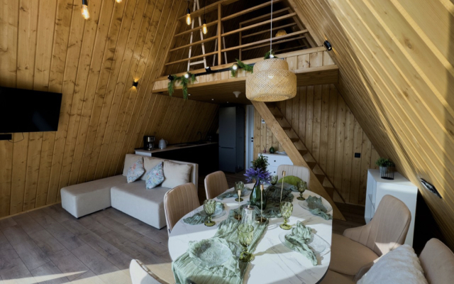 Posutochno S Vidom Na Ozero SNT Zori Kavkaza Chalet