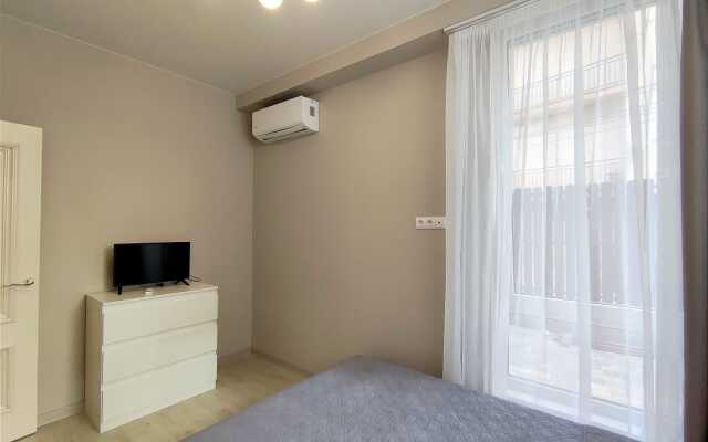 Izumrudnaya 38/1 Flat