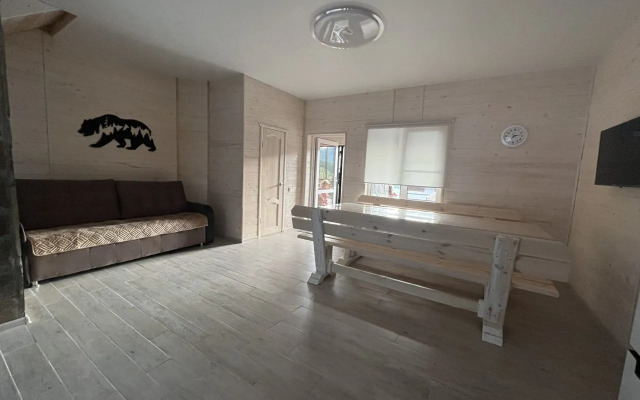 S baney, basseynom i mangalom Private house