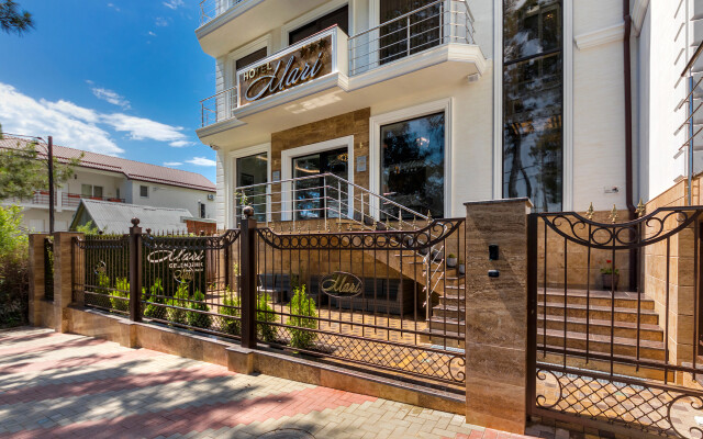 Mari Hotel