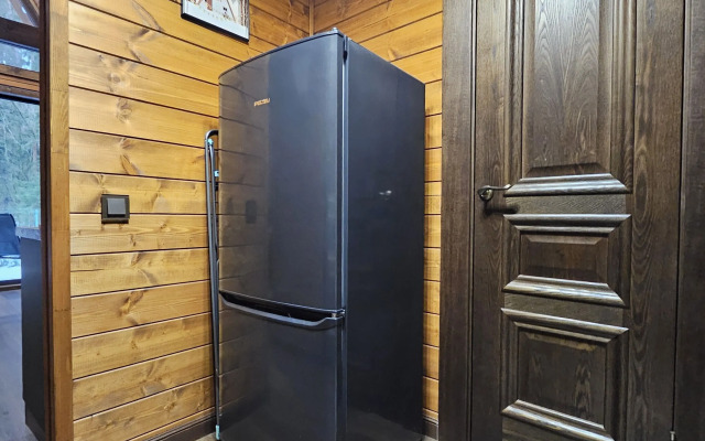 Частный дом темный А-фрейм