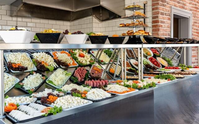 Отель Interstar