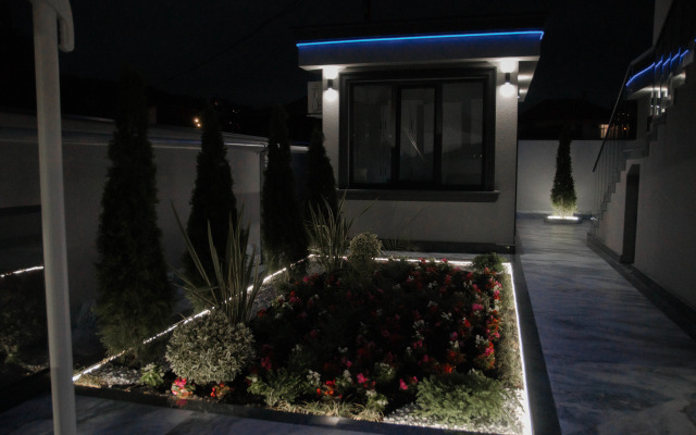 Vzlyot Guest House