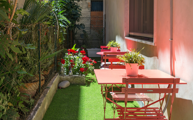 Gloden House Apartments