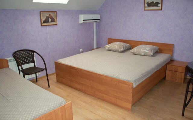 Na Nizhnetatarskoy Guest House
