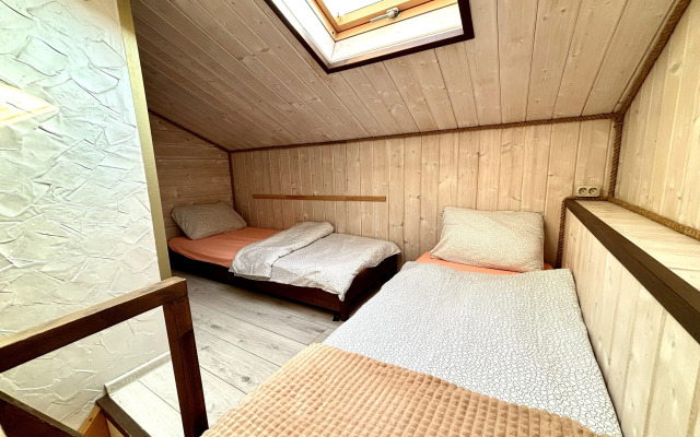 Квартира мансарда двухуровневая на первой береговой линии