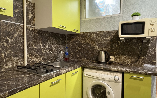 Квартира для командировочных рядом с заводами Лукойл, Каустик;