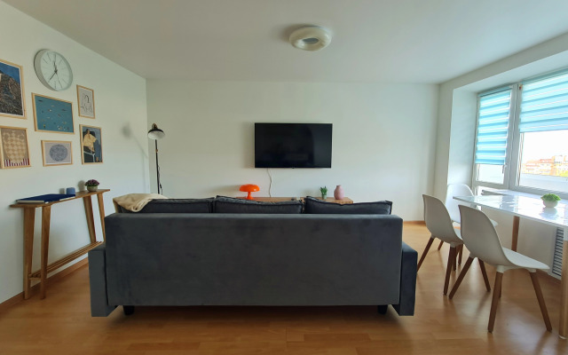 Prostornaya Tryoshka Blizko K Tsentru Flat
