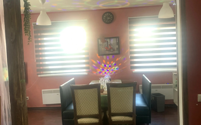 Частный дом Праздничный Коттедж в Центре Города