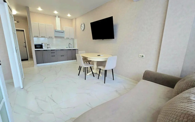 Апартаменты с Панорамными Окнами и Красивым Видом