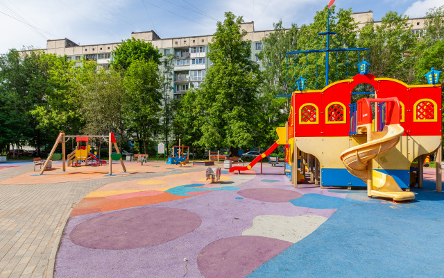 U Ledovogo Dvortsa Flat