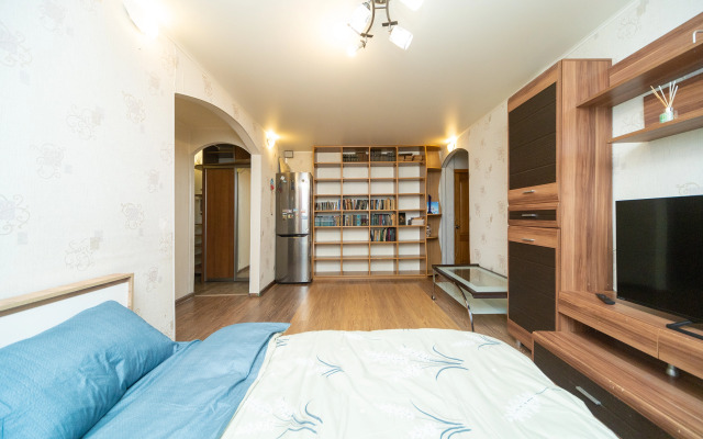 Квартира Уютная Трехкомнатная на Крисанова 27