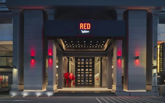 Radisson RED Phuket Patong Beach - Image 3