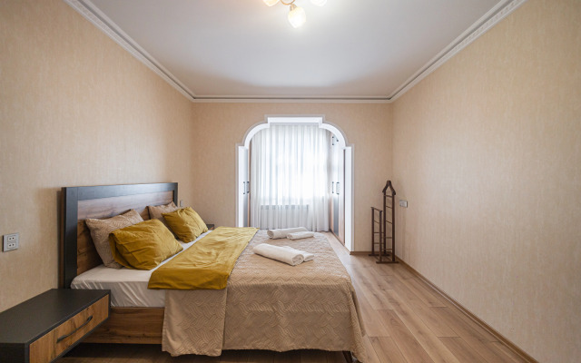Dvukhspalnie S Gostinoy Komnatoy V Tsentre Goroda Apartments