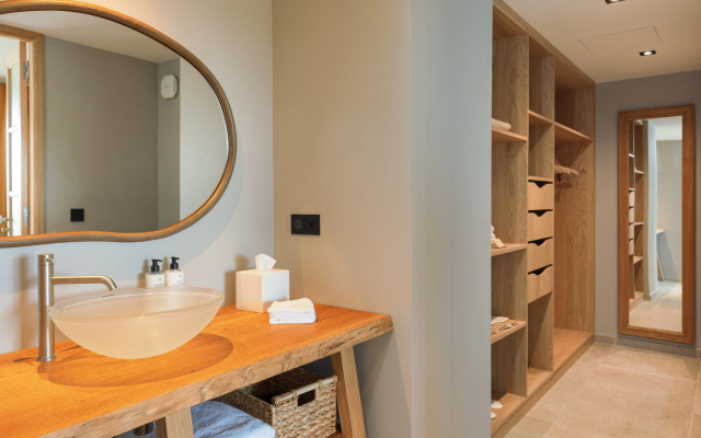 Курортный отель LOU CALEN