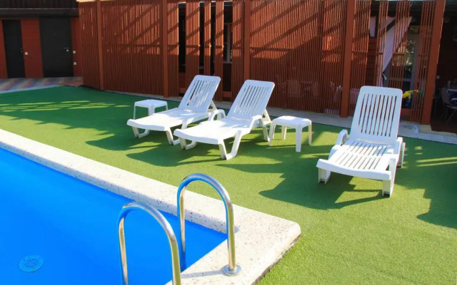 Peak Season 3 Apartments