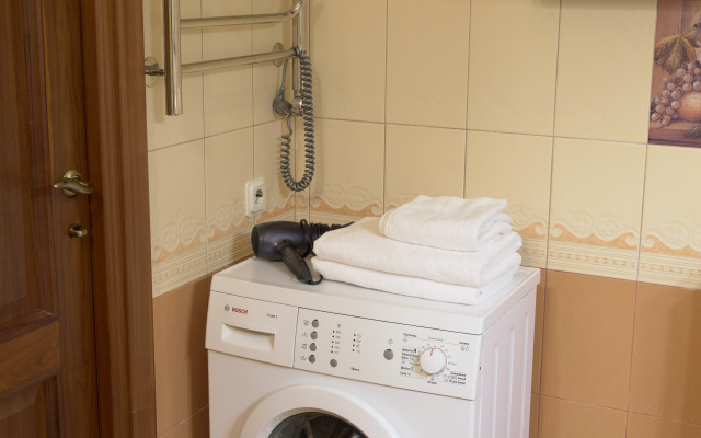 Yevrodvukhkomnatnaya Na 5 Gostey Modernaflats Sofiyskaya Flat
