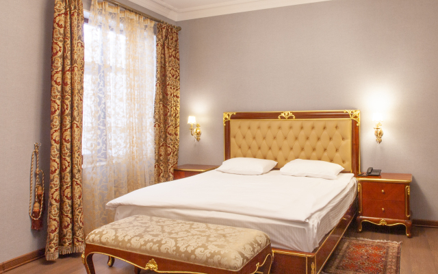 Shah Palace Luxury Museum Hotel