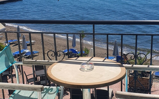 Artemis Hotel