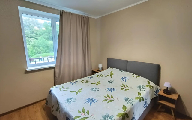 Апартаменты Двухкомнатные на втором этаже с балконом