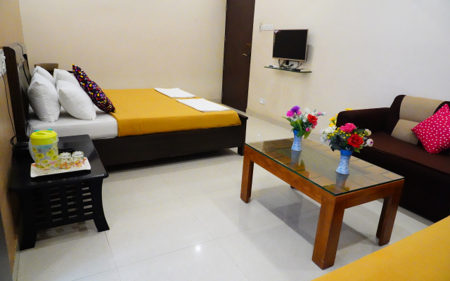 Vjr Mahal and Vinayagam Residency Hotel