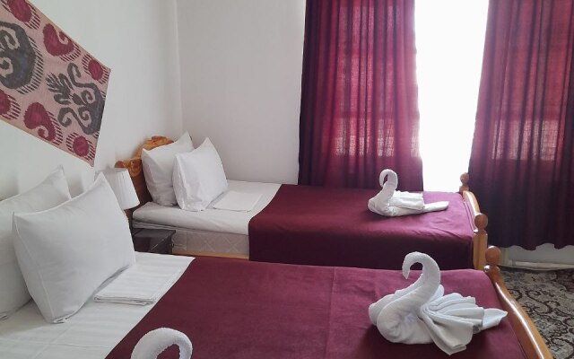 Parvina Hotel