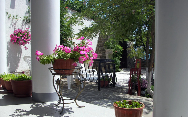 Primorskiy Dvorik Hotel