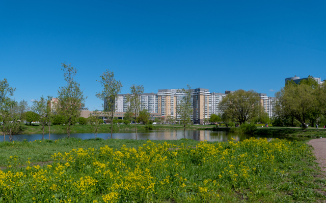 VGostiVPiter near Metro prospekt Slavy Apartments