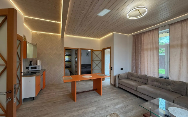 Jungle S Basseynom Private house