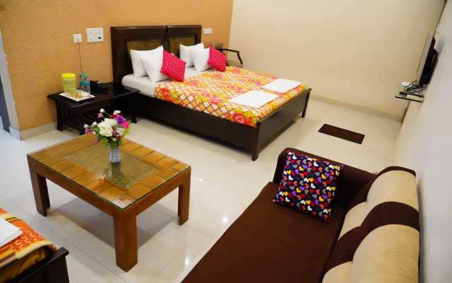 Vjr Mahal and Vinayagam Residency Hotel