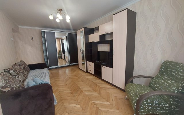 Na Oktyabr'skoj Ekonom SutkiRu Flat