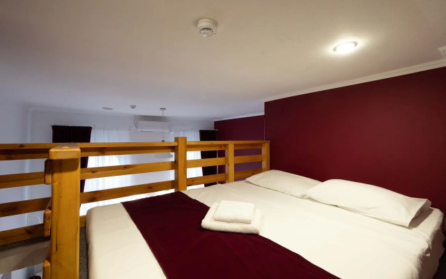 Hotel, IQHotel
