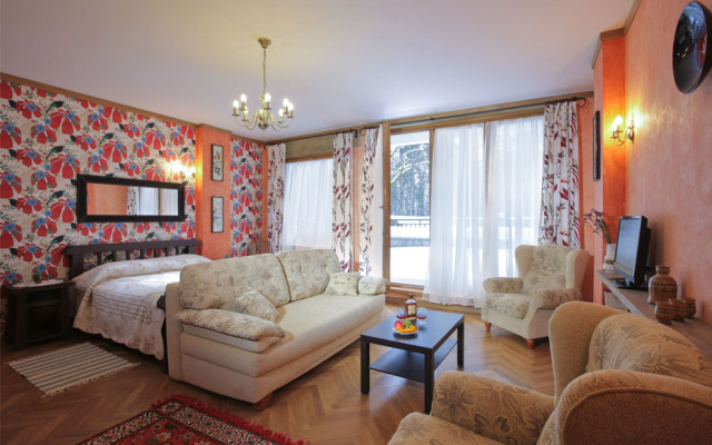 Tayozhnye Dachi Chalet Hotel