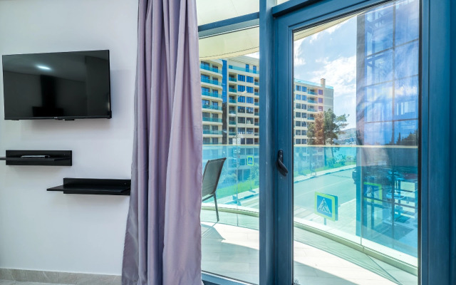 Skay Plaza 3 - So Svoim Plyazhem I Basseynom Apartments