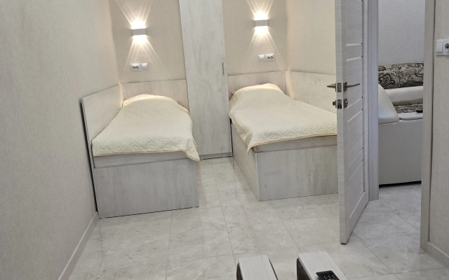 Na Avtostancii Elizovo Triple Living Quarters