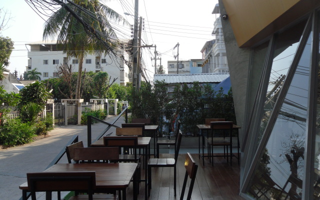 Sea Crest by Jomtien Hotel