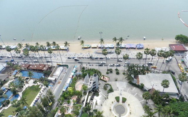 Апартаменты Jomtien Plaza Condotel