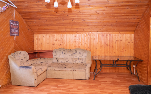 Vacation Home On Kirova Guest House