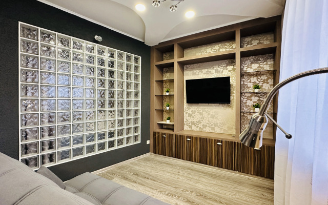 Uyutnaya studiya u Permskogo zooparka Flat