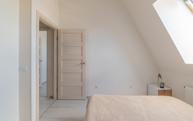 Апартаменты Двухкомнатная Квартира на Мансардном Этаже