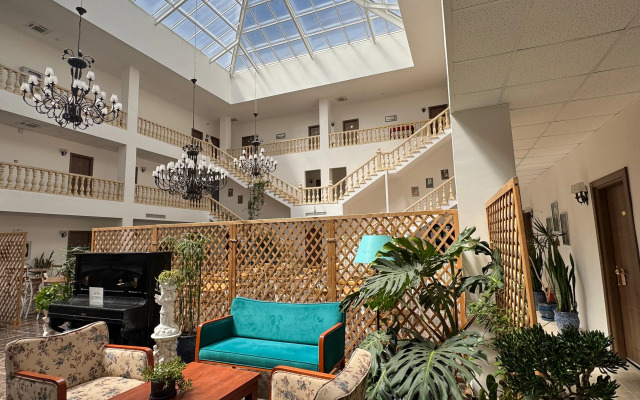 Lucette Guest House