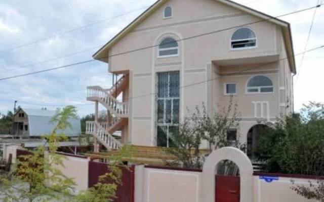 Maksim Guest House