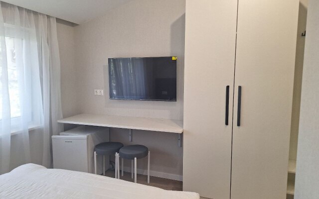 4 AVENUE Apartments