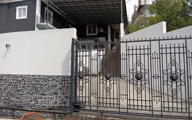 Apartamenty U Kariny Guest house