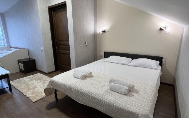 Na Pontiyskoy 16 Guest House