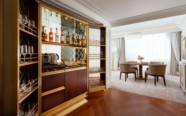 The Carlton, Moscow